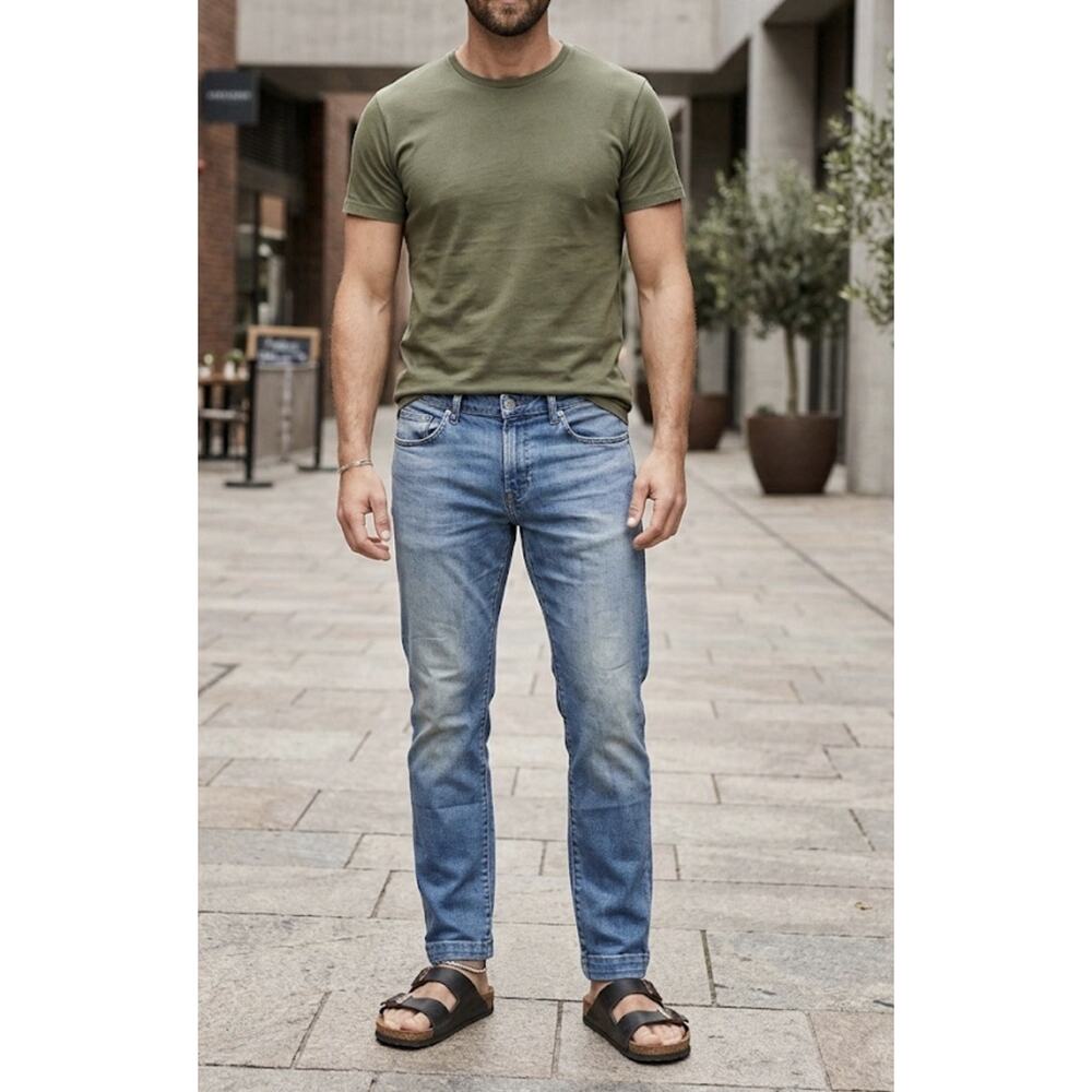 Uniqlo Slim Straight Stretch/Tapered Jeans 32x27 Med Wash Denim Classic 5 Pocket